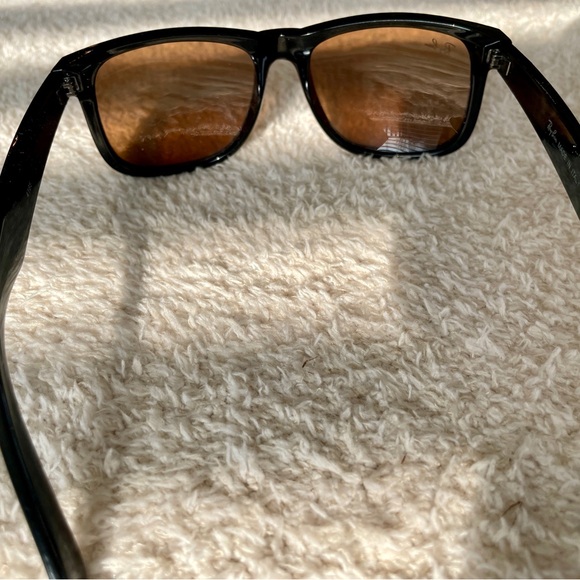 Ray-Ban Wayfarers Black Sunglasses with Case - Picture 3 of 4